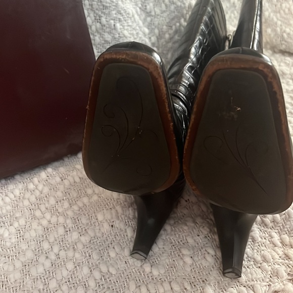 Chocolate brown crocodile boots for the Fall - Picture 10 of 15